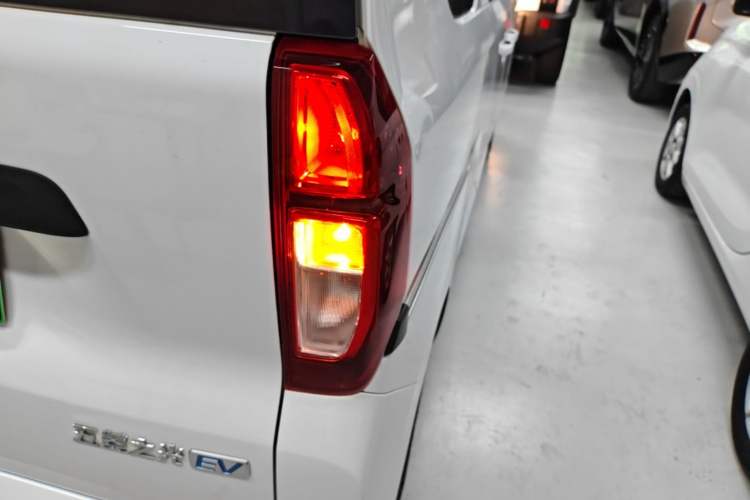 Used Wuling Zhiguang New Energy 2025 Standard Model Right Rear Taillight