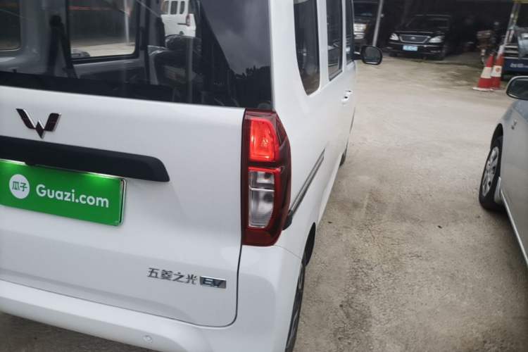 Used Wuling Zhiguang New Energy 2025 Model 305km Ambitious Edition Right Rear Taillight