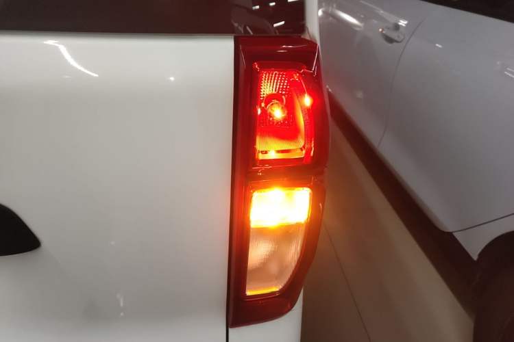Used Wuling Zhiguang New Energy 2025 Model 305km Ambitious Edition Right Rear Taillight