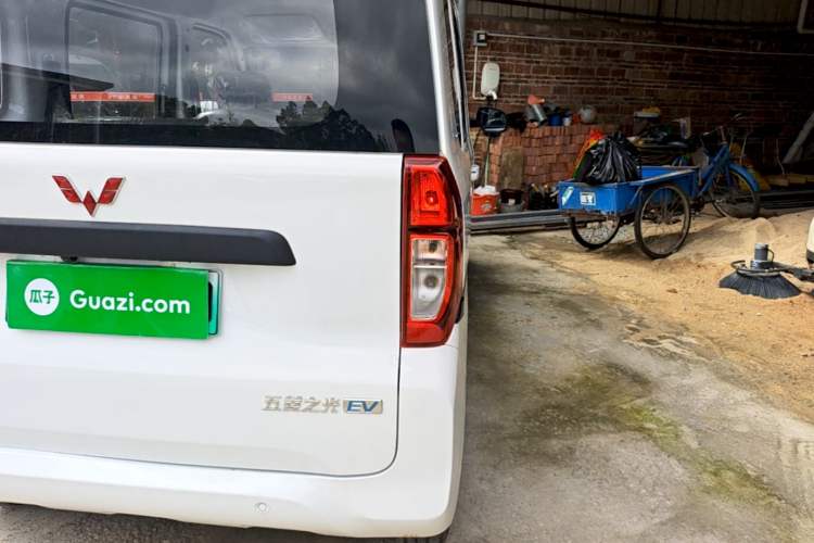 Used Wuling Zhiguang New Energy 2025 Model 305km Ambitious Edition Right Rear Taillight
