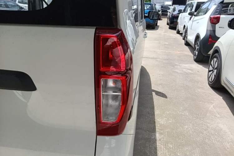 Used Wuling Zhiguang New Energy 2025 Model 305km Ambitious Edition Right Rear Taillight