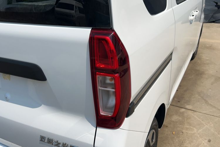 Used Wuling Zhiguang New Energy 2025 Model 305km Ambitious Edition Right Rear Taillight