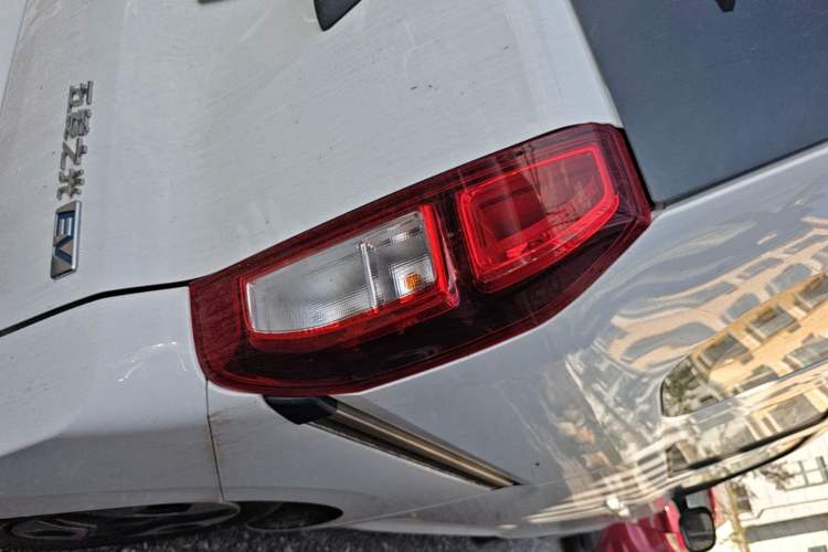 Used Wuling Zhiguang New Energy 2025 Model 305km Ambitious Edition Right Rear Taillight