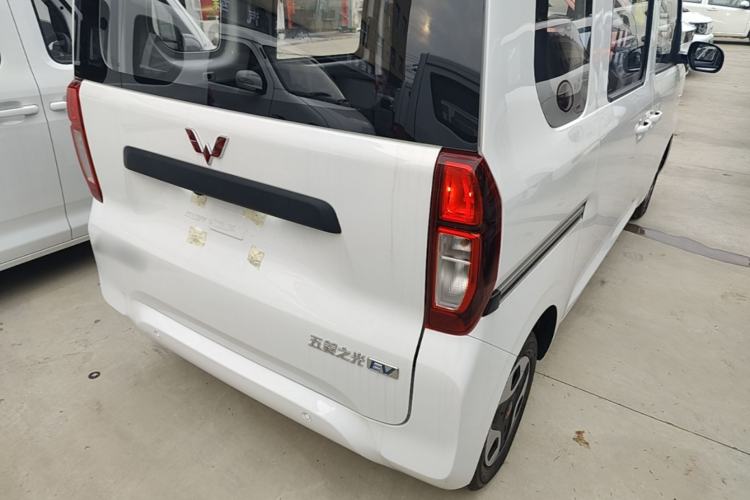 Used Wuling Zhiguang New Energy 2025 Model 305km Ambitious Edition Right Rear Taillight