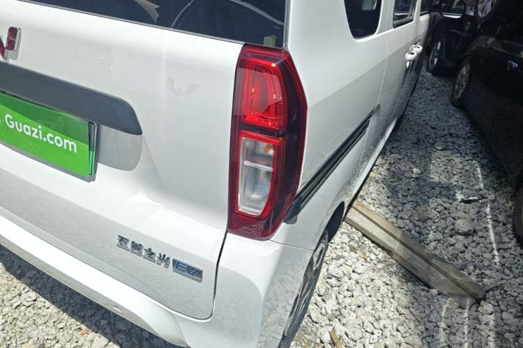 Used Wuling Zhiguang New Energy 2025 Model 305km Ambitious Edition Right Rear Taillight
