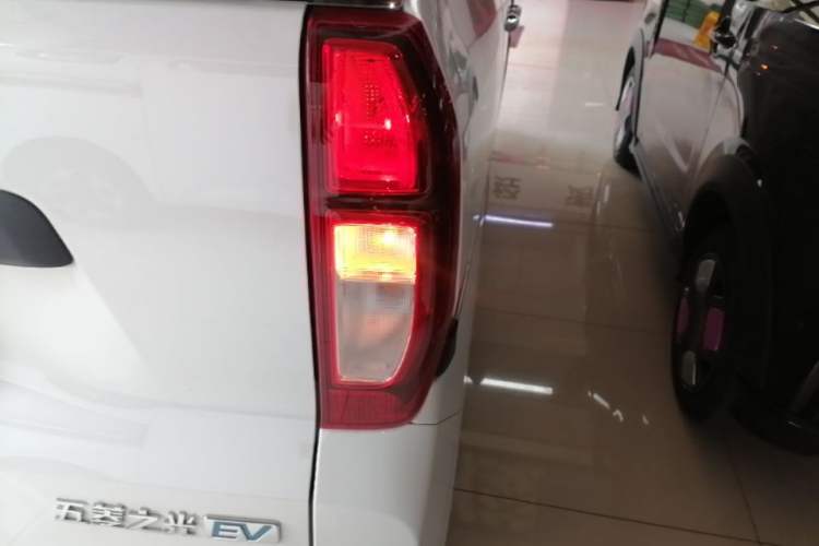 Used Wuling Zhiguang New Energy 2025 Comfort Model Right Rear Taillight