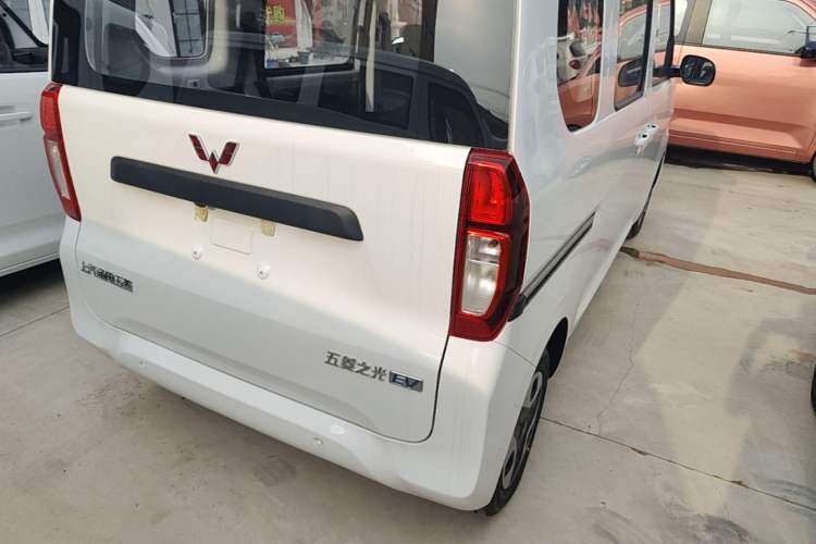 Used Wuling Zhiguang New Energy 2025 Model 305km Ambitious Edition Right Rear Taillight