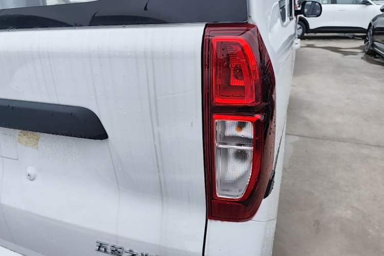 Used Wuling Zhiguang New Energy 2025 Standard Model Right Rear Taillight