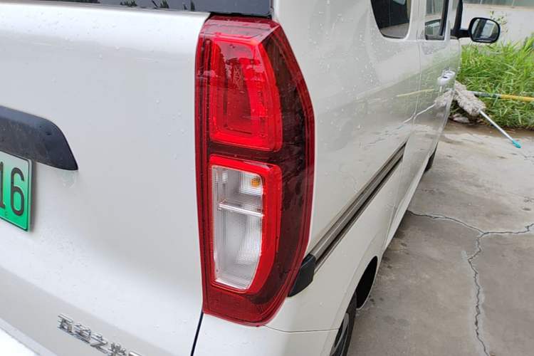 Used Wuling Zhiguang New Energy 2025 Model 305km Ambitious Edition Right Rear Taillight
