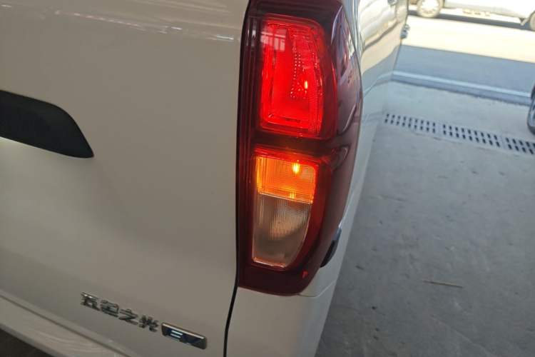 Used Wuling Zhiguang New Energy 2025 Model 305km Ambitious Edition Right Rear Taillight
