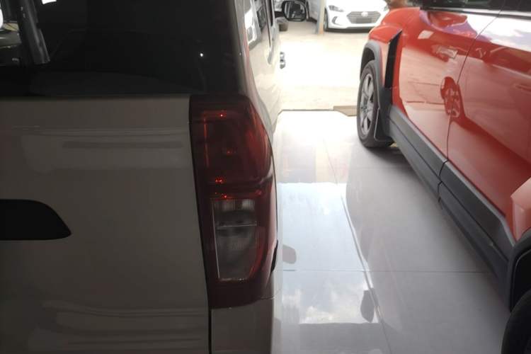 Used Wuling Zhiguang New Energy 2025 Model 305km Ambitious Edition Right Rear Taillight