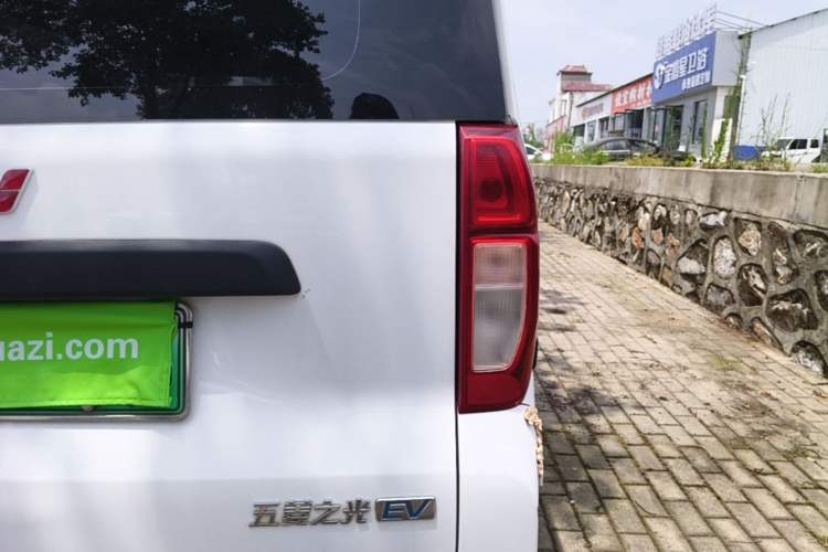Used Wuling Zhiguang New Energy 2025 Model 305km Ambitious Edition Right Rear Taillight