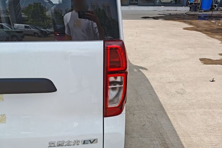 Used Wuling Zhiguang New Energy 2025 Model 305km Ambitious Edition Right Rear Taillight