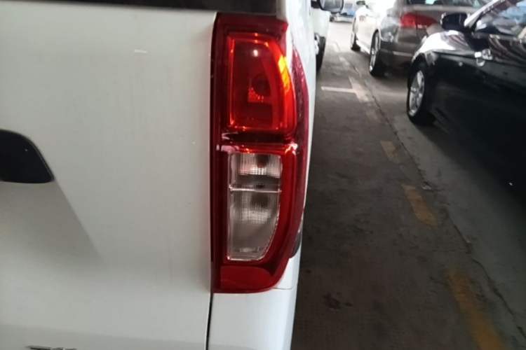 Used Wuling Zhiguang New Energy 2025 Model 305km Ambitious Edition Right Rear Taillight