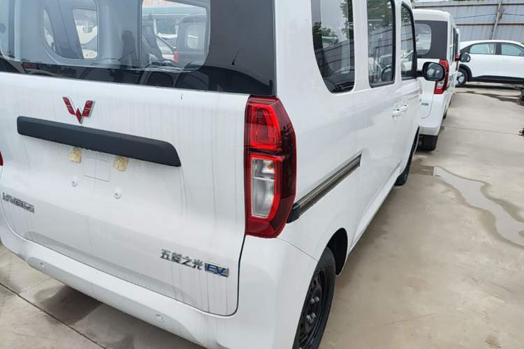 Used Wuling Zhiguang New Energy 2025 Standard Model Right Rear Taillight