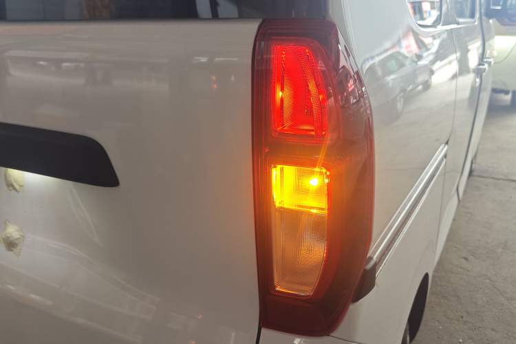Used Wuling Zhiguang New Energy 2025 Model 305km Ambitious Edition Right Rear Taillight