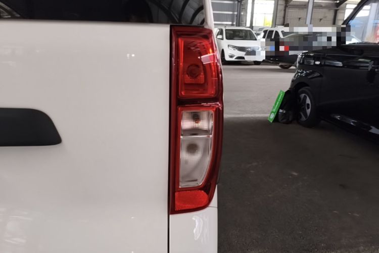 Used Wuling Zhiguang New Energy 2025 Model 305km Ambitious Edition Right Rear Taillight