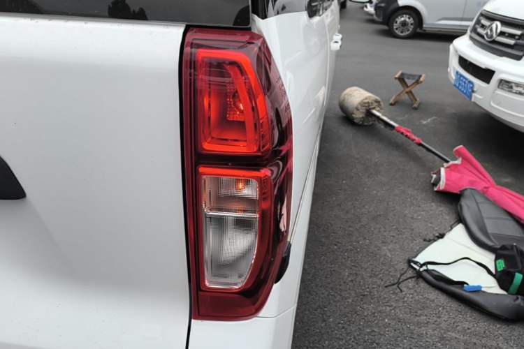 Used Wuling Zhiguang New Energy 2025 Model 305km Ambitious Edition Right Rear Taillight
