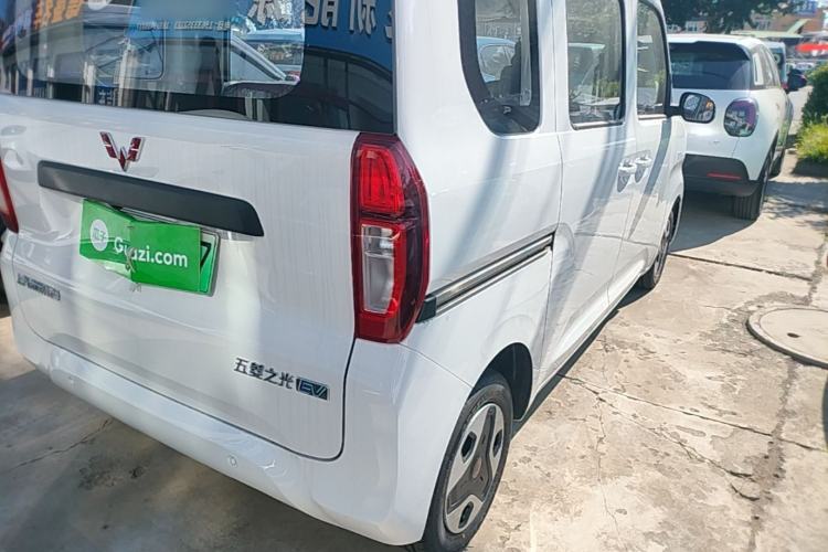Used Wuling Zhiguang New Energy 2025 Model 305km Ambitious Edition Right Rear Taillight