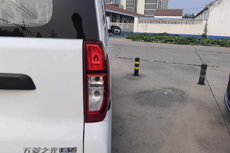 Used Wuling Zhiguang New Energy 2025 Model 305km Ambitious Edition Right Rear Taillight