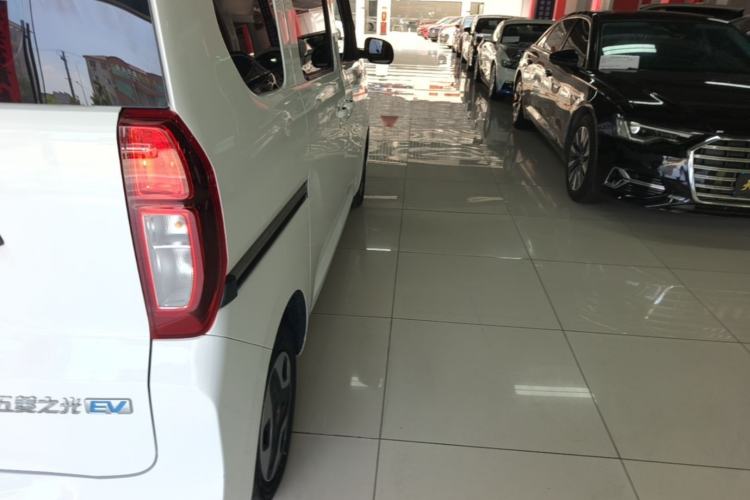 Used Wuling Zhiguang New Energy 2025 Model 305km Ambitious Edition Right Rear Taillight