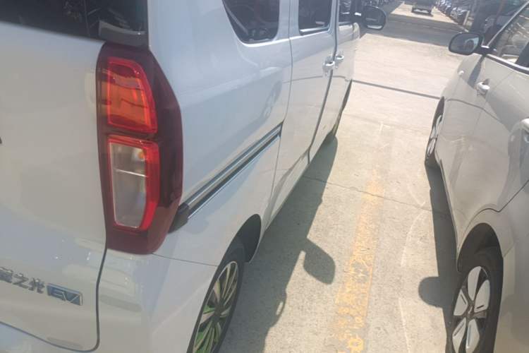 Used Wuling Zhiguang New Energy 2025 Standard Model Right Rear Taillight