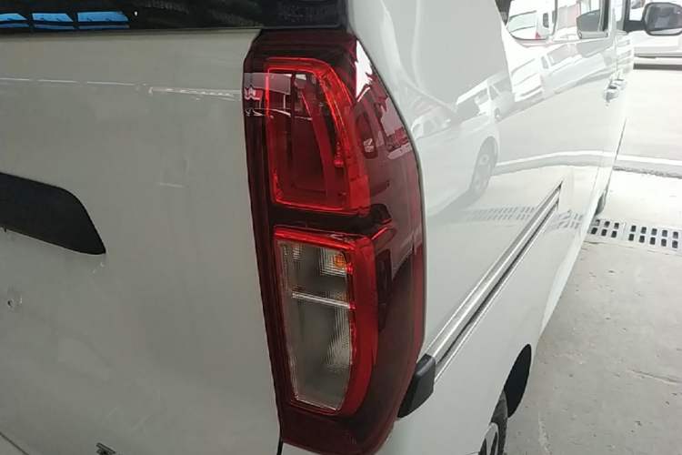 Used Wuling Zhiguang New Energy 2025 Model 305km Ambitious Edition Right Rear Taillight