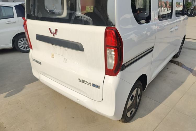 Used Wuling Zhiguang New Energy 2025 Model 305km Ambitious Edition Right Rear Taillight