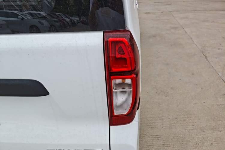 Used Wuling Zhiguang New Energy 2025 Model 305km Ambitious Edition Right Rear Taillight