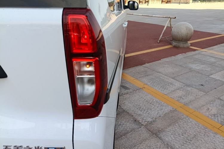 Used Wuling Zhiguang New Energy 2025 Model 305km Ambitious Edition Right Rear Taillight