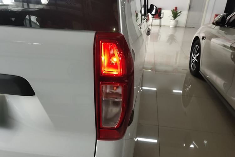 Used Wuling Zhiguang New Energy 2025 Model 305km Ambitious Edition Right Rear Taillight