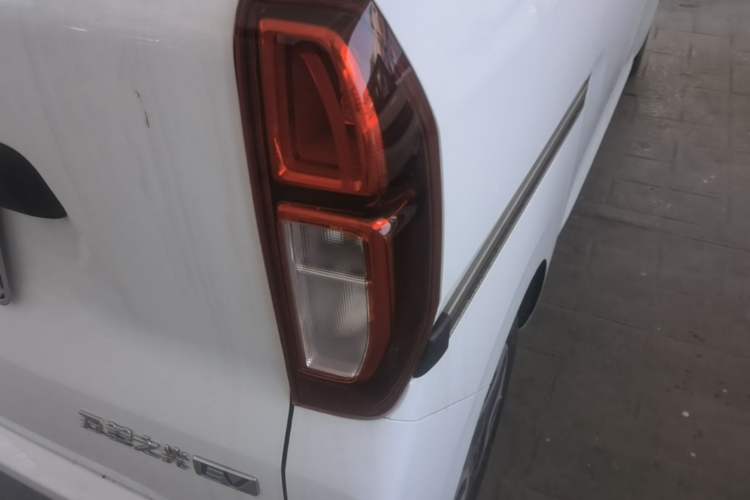 Used Wuling Zhiguang New Energy 2025 Model 305km Ambitious Edition Right Rear Taillight