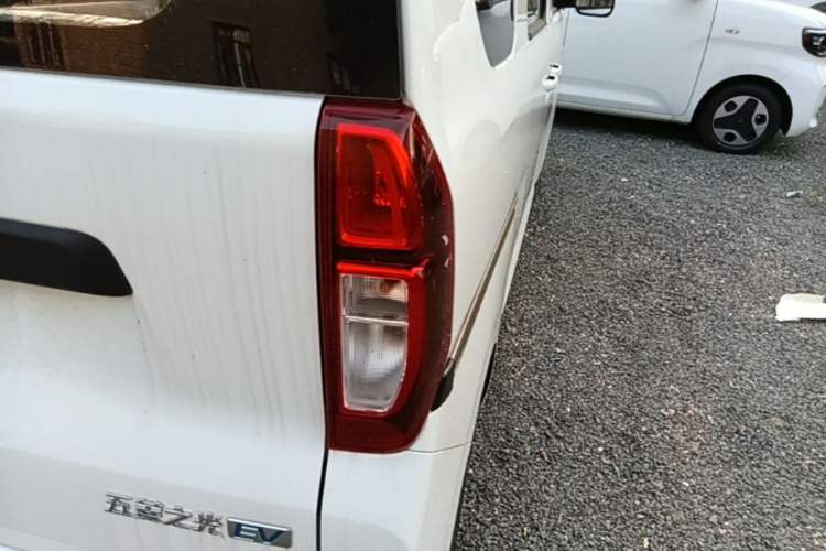 Used Wuling Zhiguang New Energy 2025 Model 305km Ambitious Edition Right Rear Taillight