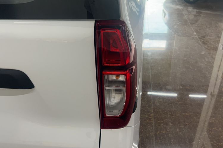 Used Wuling Zhiguang New Energy 2025 Model 305km Ambitious Edition Right Rear Taillight