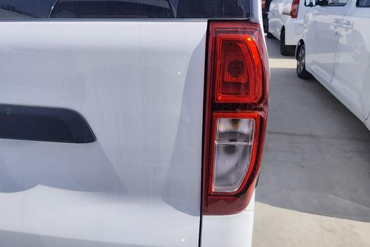 Used Wuling Zhiguang New Energy 2025 Standard Model Right Rear Taillight