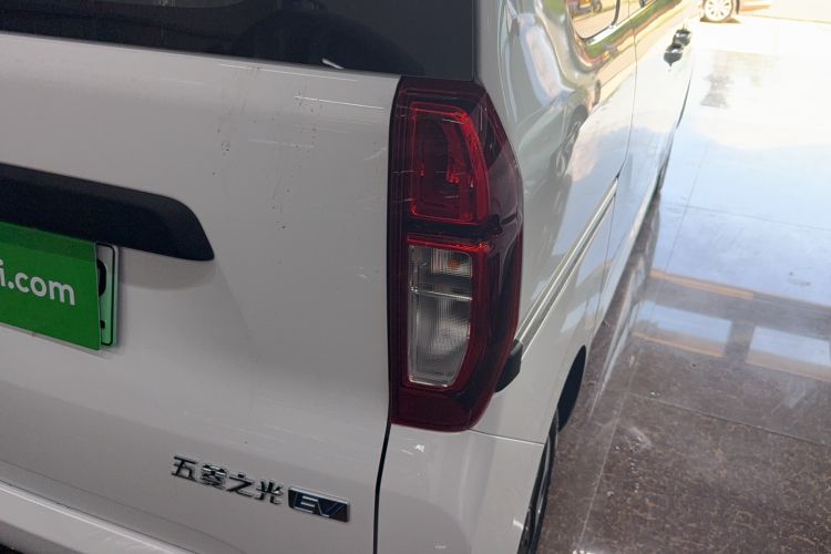 Used Wuling Zhiguang New Energy 2025 Model 305km Ambitious Edition Right Rear Taillight