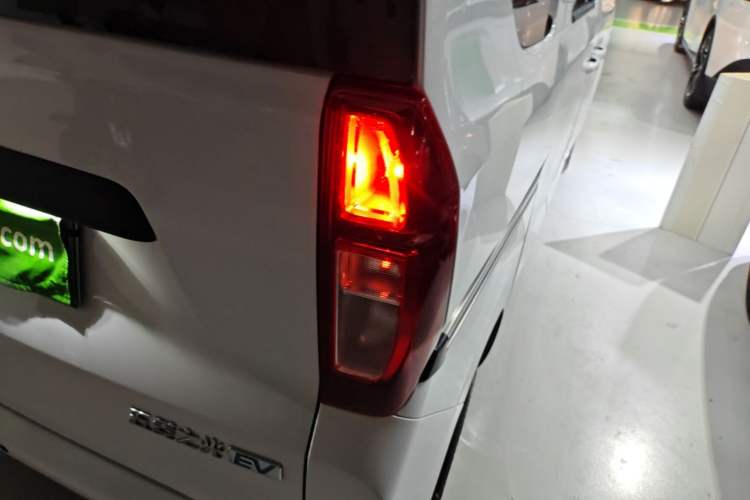 Used Wuling Zhiguang New Energy 2025 Standard Model Right Rear Taillight