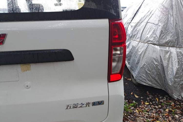 Used Wuling Zhiguang New Energy 2025 Model 305km Ambitious Edition Right Rear Taillight