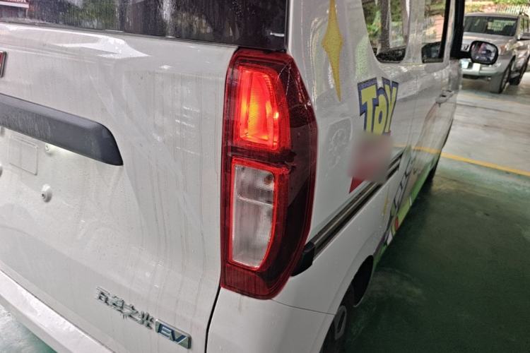 Used Wuling Zhiguang New Energy 2025 Model 305km Ambitious Edition Right Rear Taillight