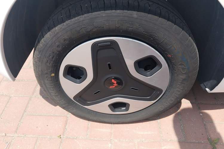 Used Wuling Zhiguang New Energy 2025 Standard Model Right Rear Wheel Hub
