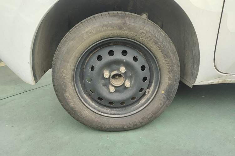 Used Wuling Zhiguang New Energy 2025 Standard Model Right Rear Wheel Hub