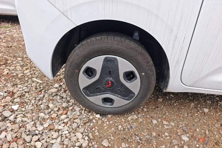 Used Wuling Zhiguang New Energy 2025 Model 305km Ambitious Edition Right Rear Wheel Hub
