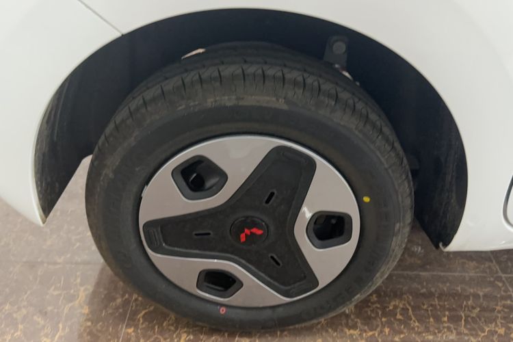 Used Wuling Zhiguang New Energy 2025 Model 305km Ambitious Edition Right Rear Wheel Hub