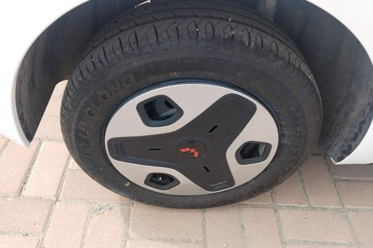 Used Wuling Zhiguang New Energy 2025 Comfort Model Right Rear Wheel Hub