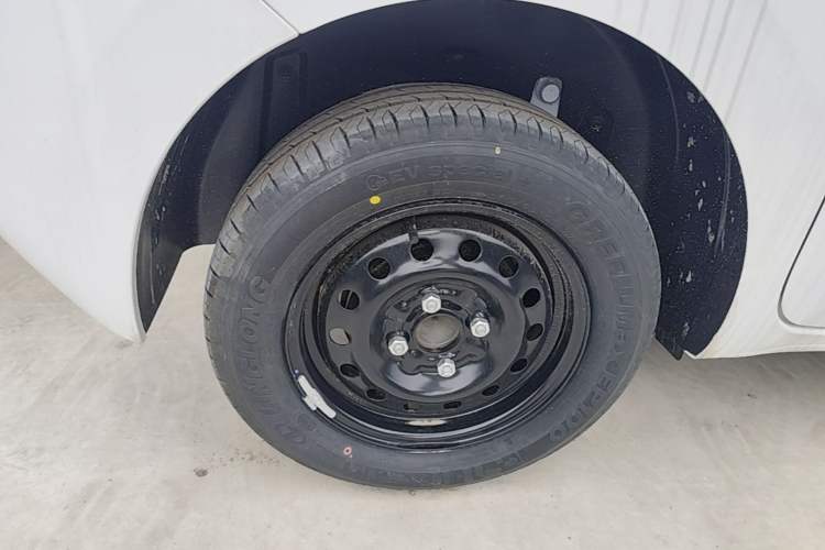 Used Wuling Zhiguang New Energy 2025 Standard Model Right Rear Wheel Hub
