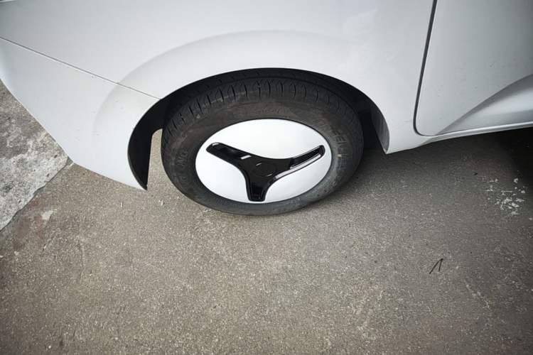 Used Wuling Zhiguang New Energy 2025 Standard Model Right Rear Wheel Hub