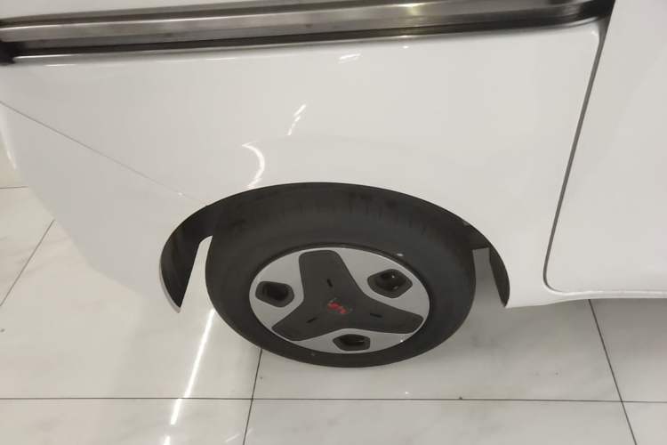 Used Wuling Zhiguang New Energy 2025 Comfort Model Right Rear Wheel Hub