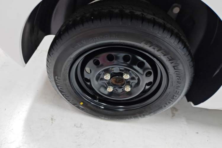 Used Wuling Zhiguang New Energy 2025 Standard Model Right Rear Wheel Hub