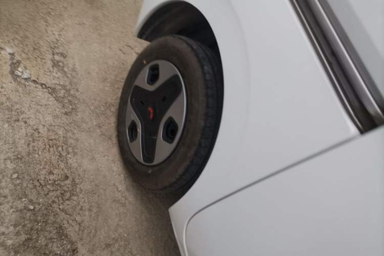 Used Wuling Zhiguang New Energy 2025 Model 305km Ambitious Edition Right Rear Wheel Hub