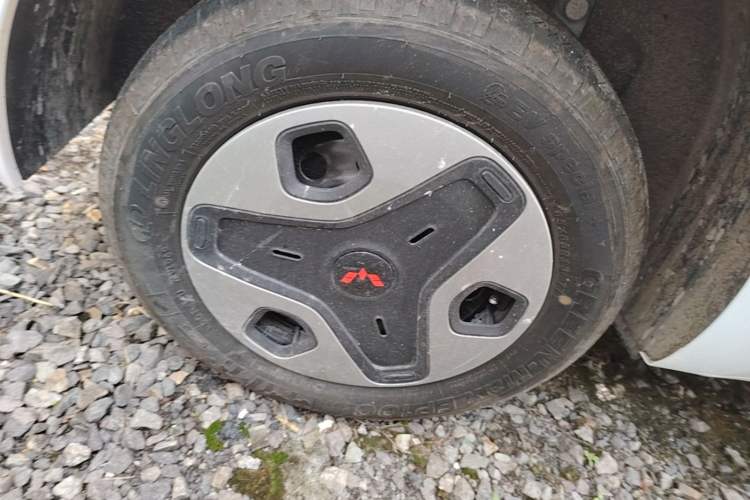 Used Wuling Zhiguang New Energy 2025 Model 305km Ambitious Edition Right Rear Wheel Hub